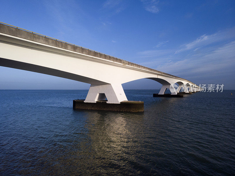 荷兰泽兰省的泽兰大桥(Zeelandbrug, Zeeland Bridge)